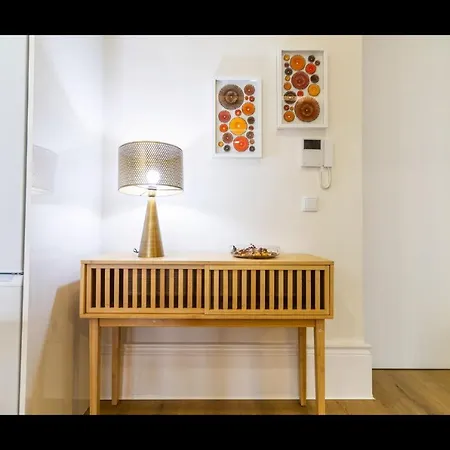 Stunning Studio W/ Patio & Ac By Lovelystay Πόρτο