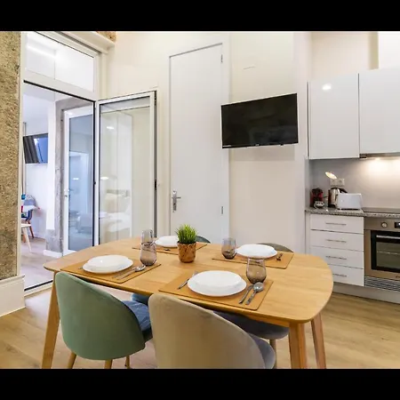 Stunning Studio W/ Patio & Ac By Lovelystay * Πόρτο