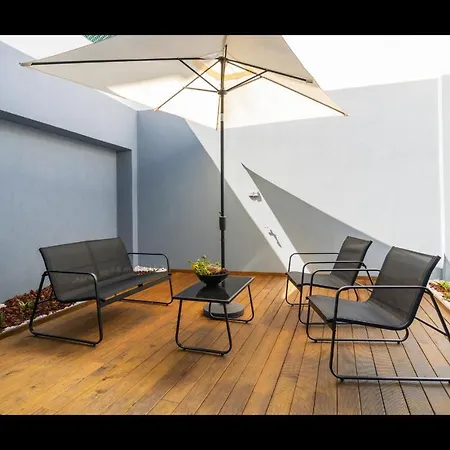 Διαμέρισμα Stunning Studio W/ Patio & Ac By Lovelystay *