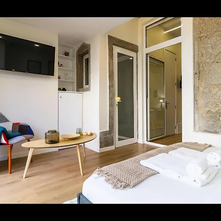 Stunning Studio W/ Patio & Ac By Lovelystay * Porto